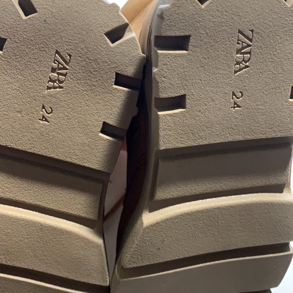 Zara Kids Lug Sole Boots. Size 7.5 but fits more like a 7 - Picture 6 of 6